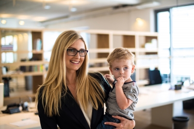 ID-100196297 working moms