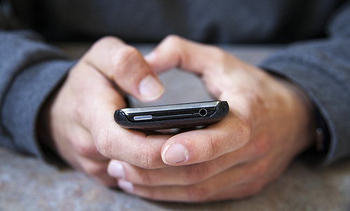 texting-on-smartphone