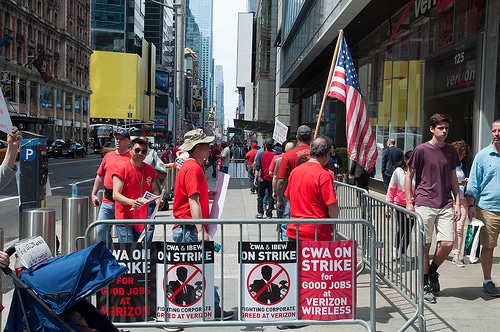 verizon workers on strike